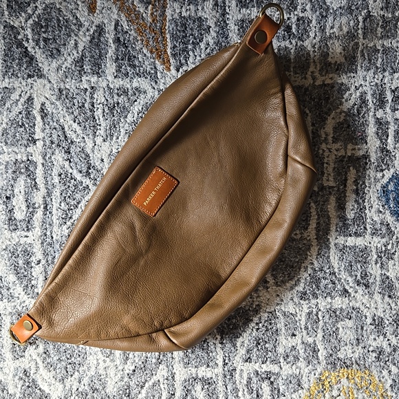 Parker Thatch sling in luggage color - Picture 2 of 9